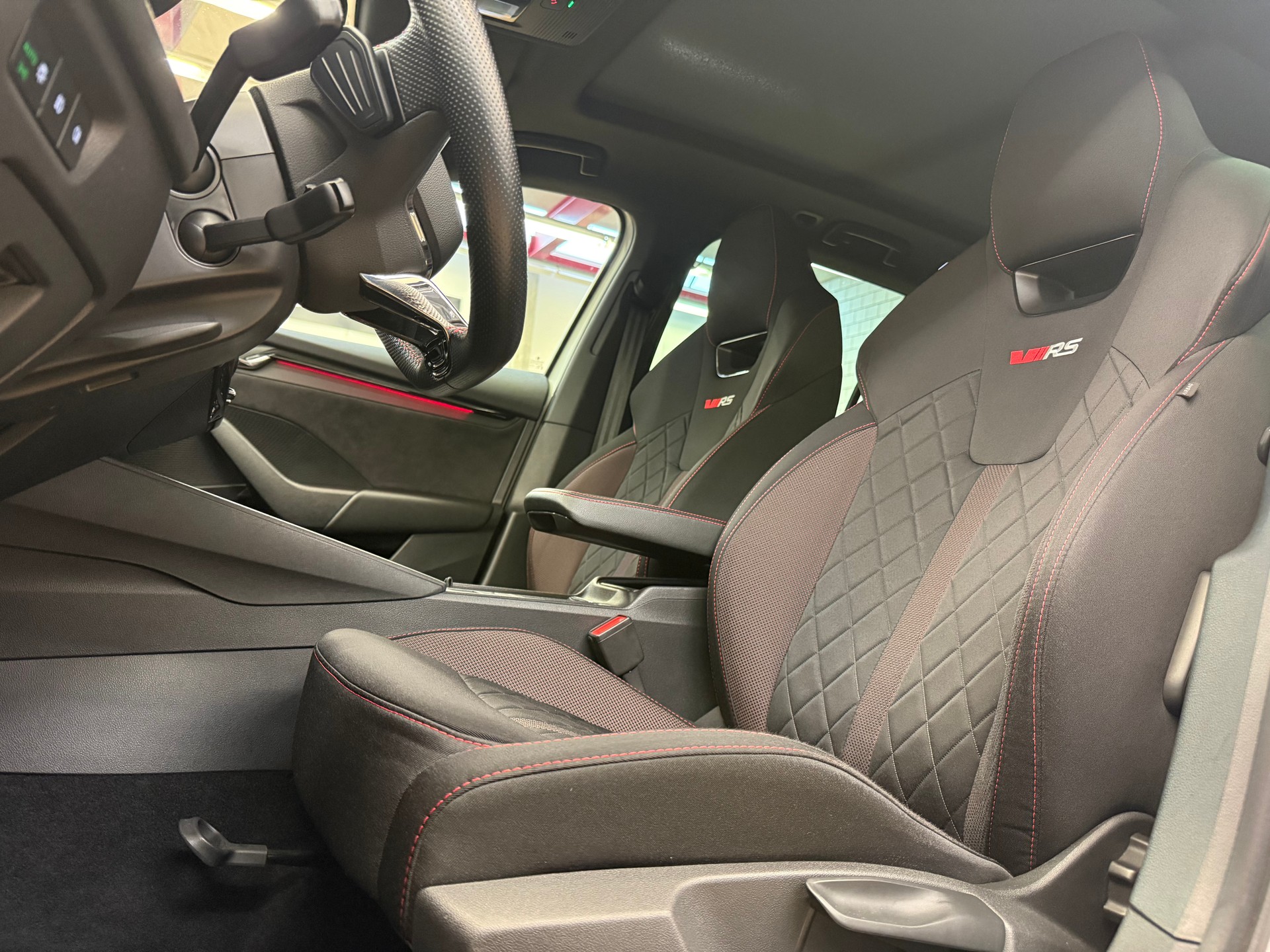 SKODA Octavia Combi 2.0 TSI RS DSG-image-13