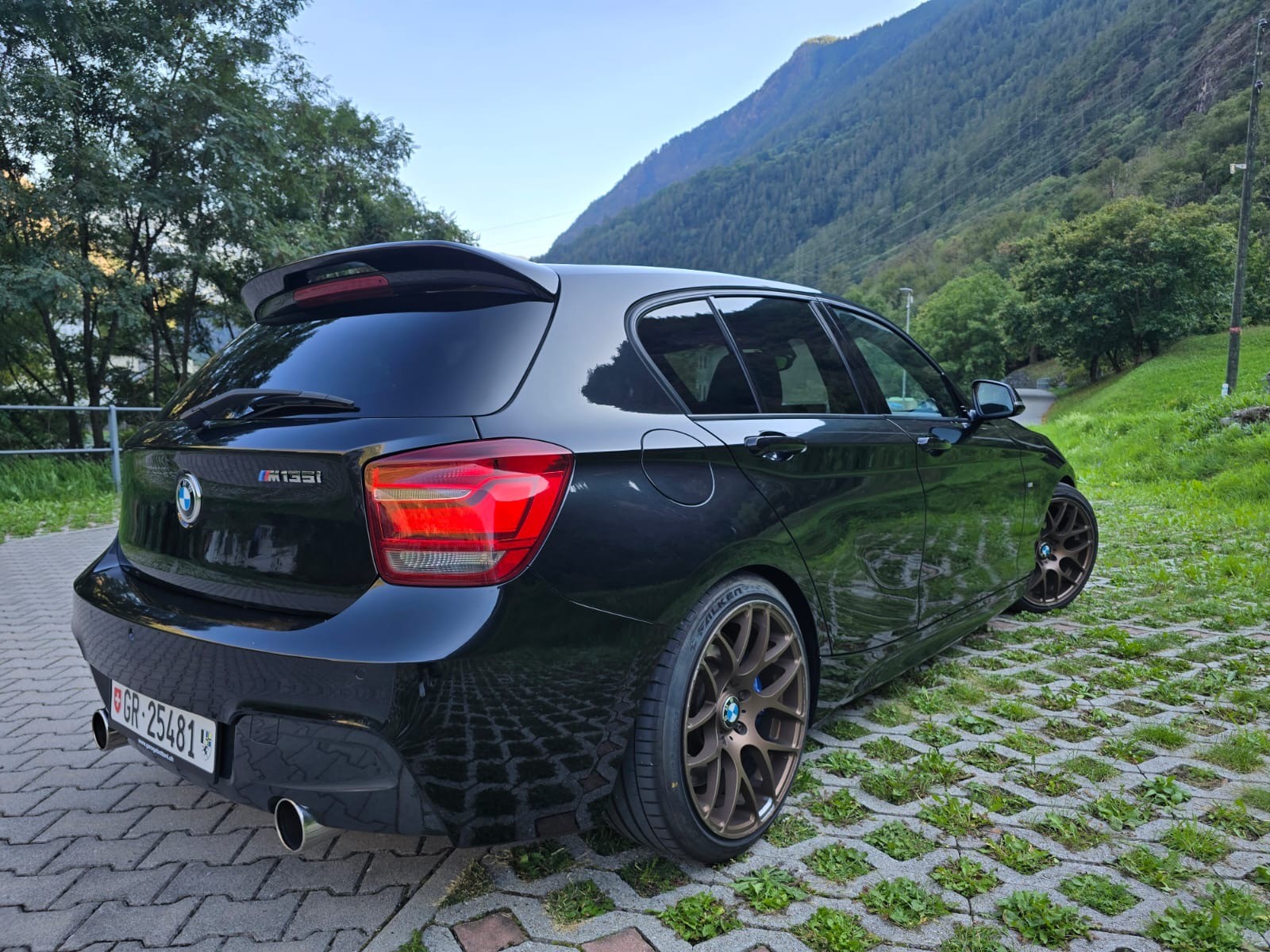 BMW M135i xDrive Steptronic-image-4