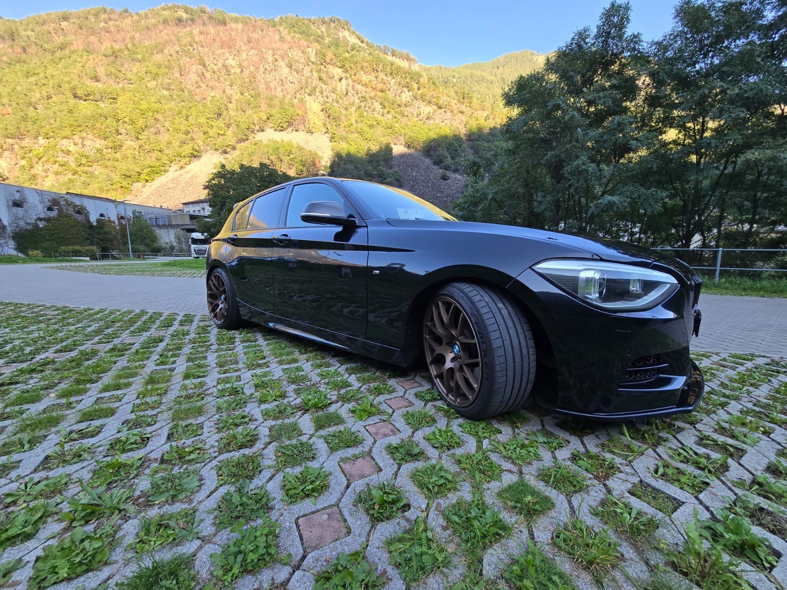 BMW M135i xDrive Steptronic-image-3