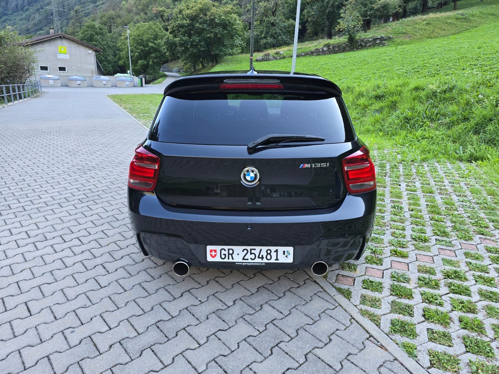 BMW M135i xDrive Steptronic-image-5