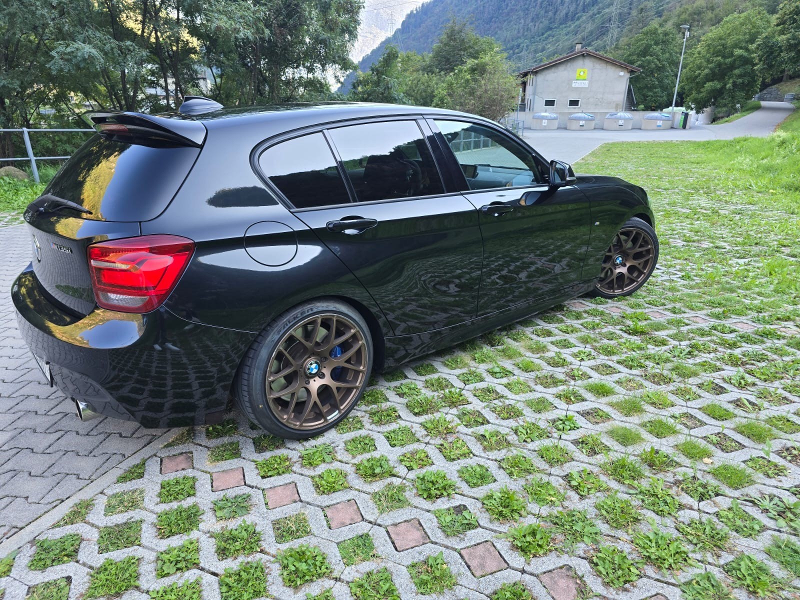 BMW M135i xDrive Steptronic-image-2