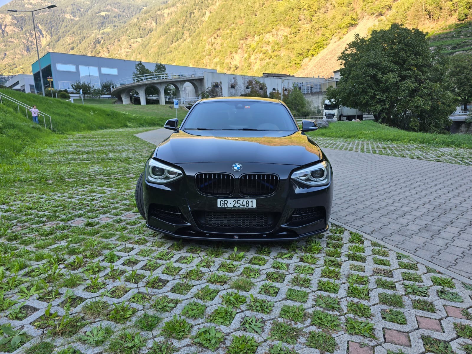 BMW M135i xDrive Steptronic-image-1
