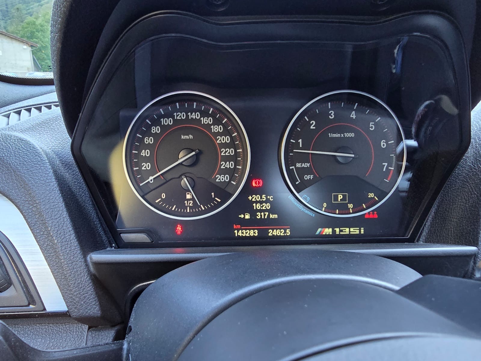 BMW M135i xDrive Steptronic-image-13