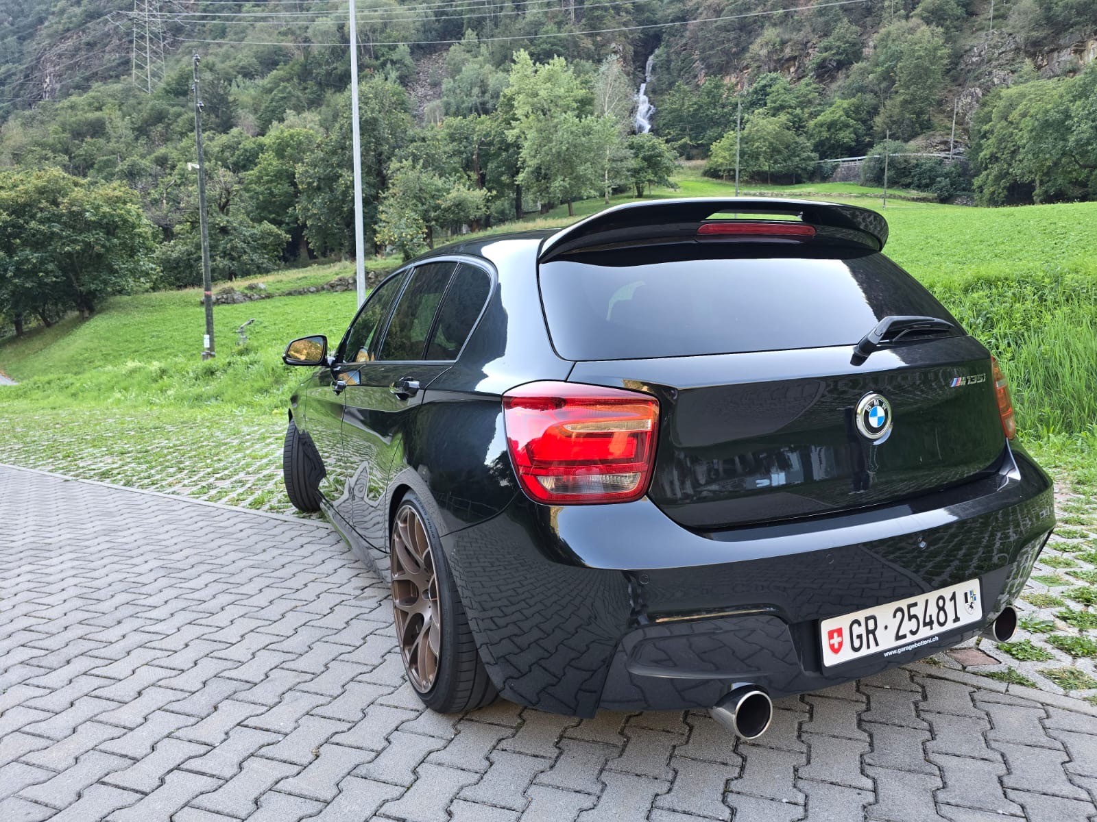 BMW M135i xDrive Steptronic-image-6