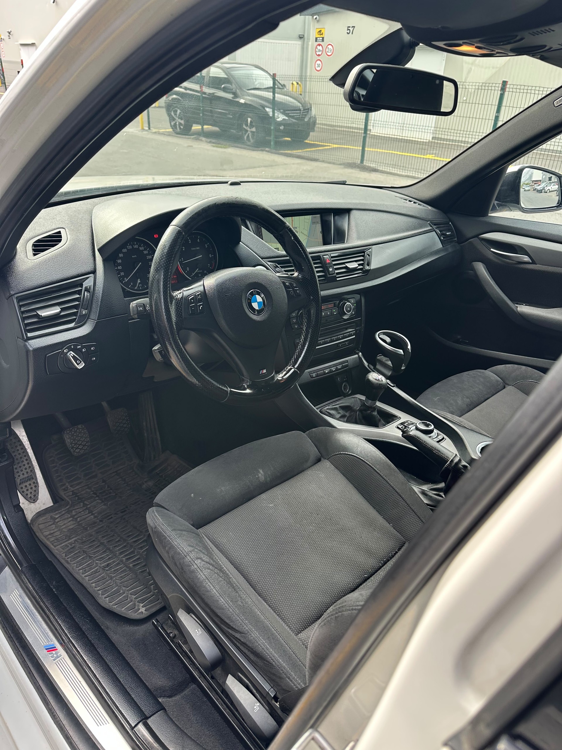BMW X1 xDrive 20i Sport Line-image-7