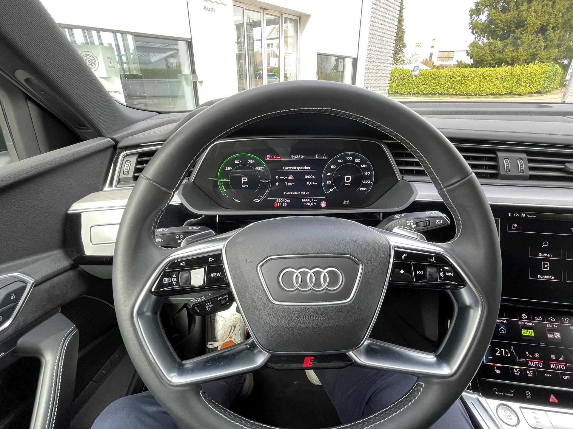 AUDI e-tron 55 Advanced quattro-image-3