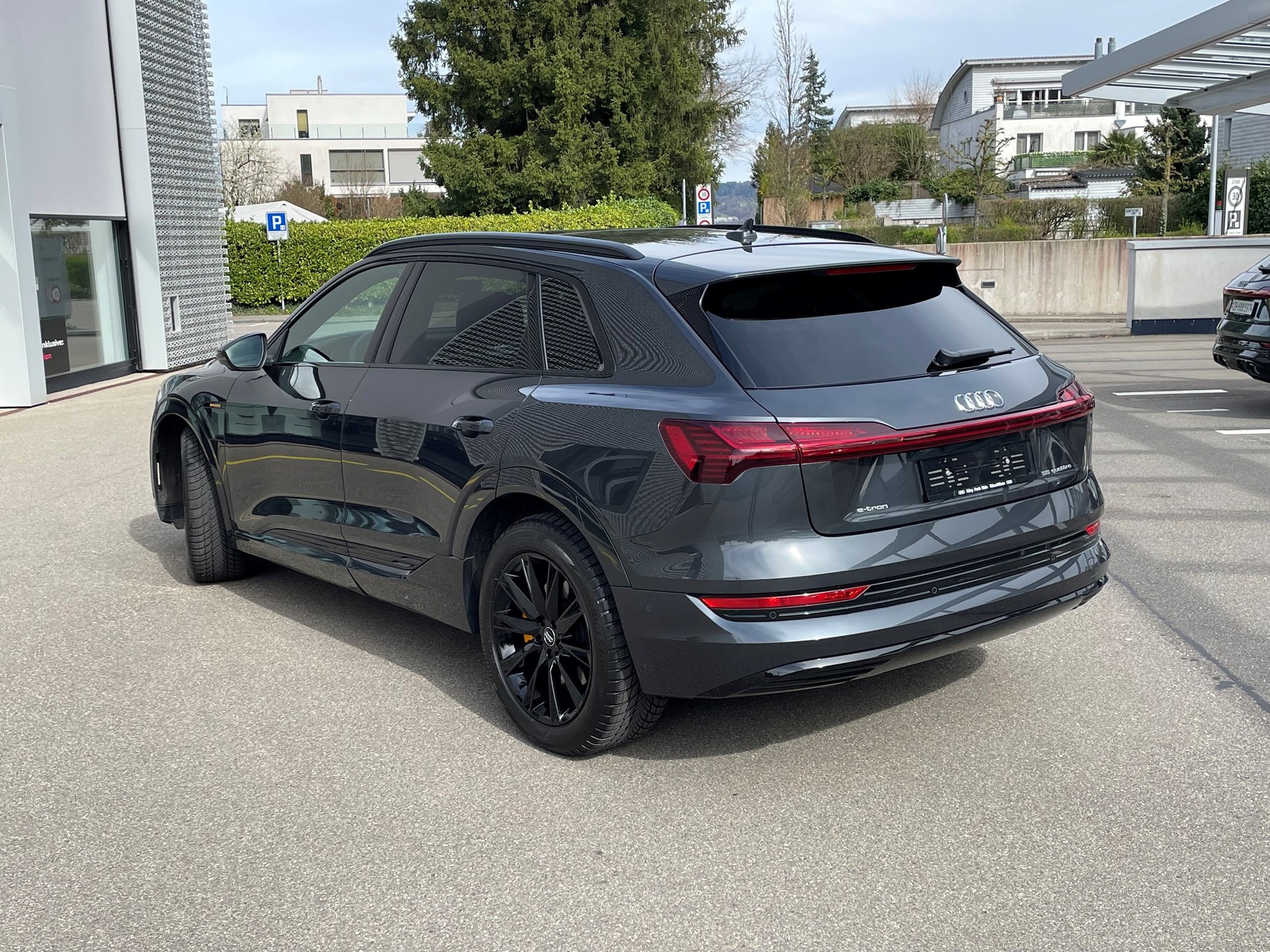 AUDI e-tron 55 Advanced quattro-image-1