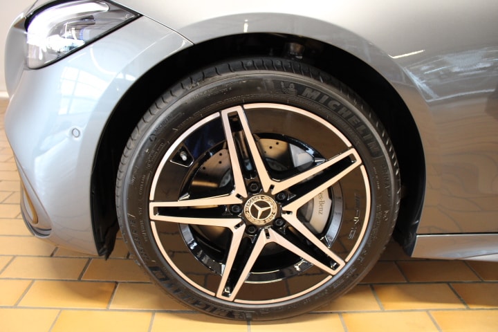 MERCEDES-BENZ C 400 e 4Matic AMG Line-image-10