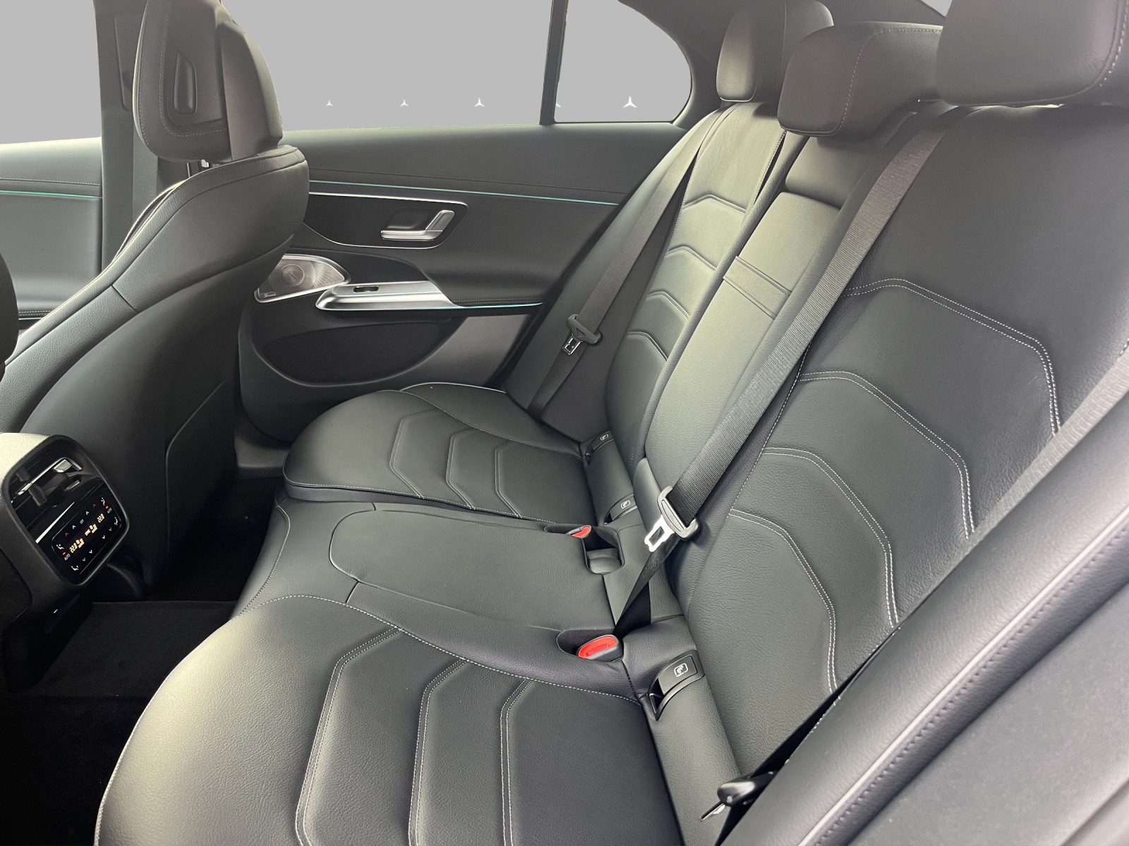 MERCEDES-BENZ E 220 d 4Matic 9G-Tronic-image-10