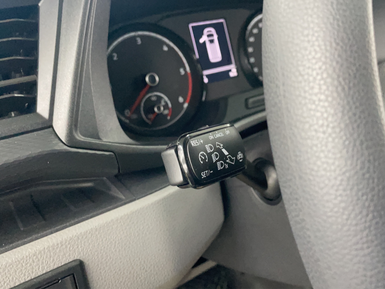 VW T6.1 2.0 TDI DSG-image-8