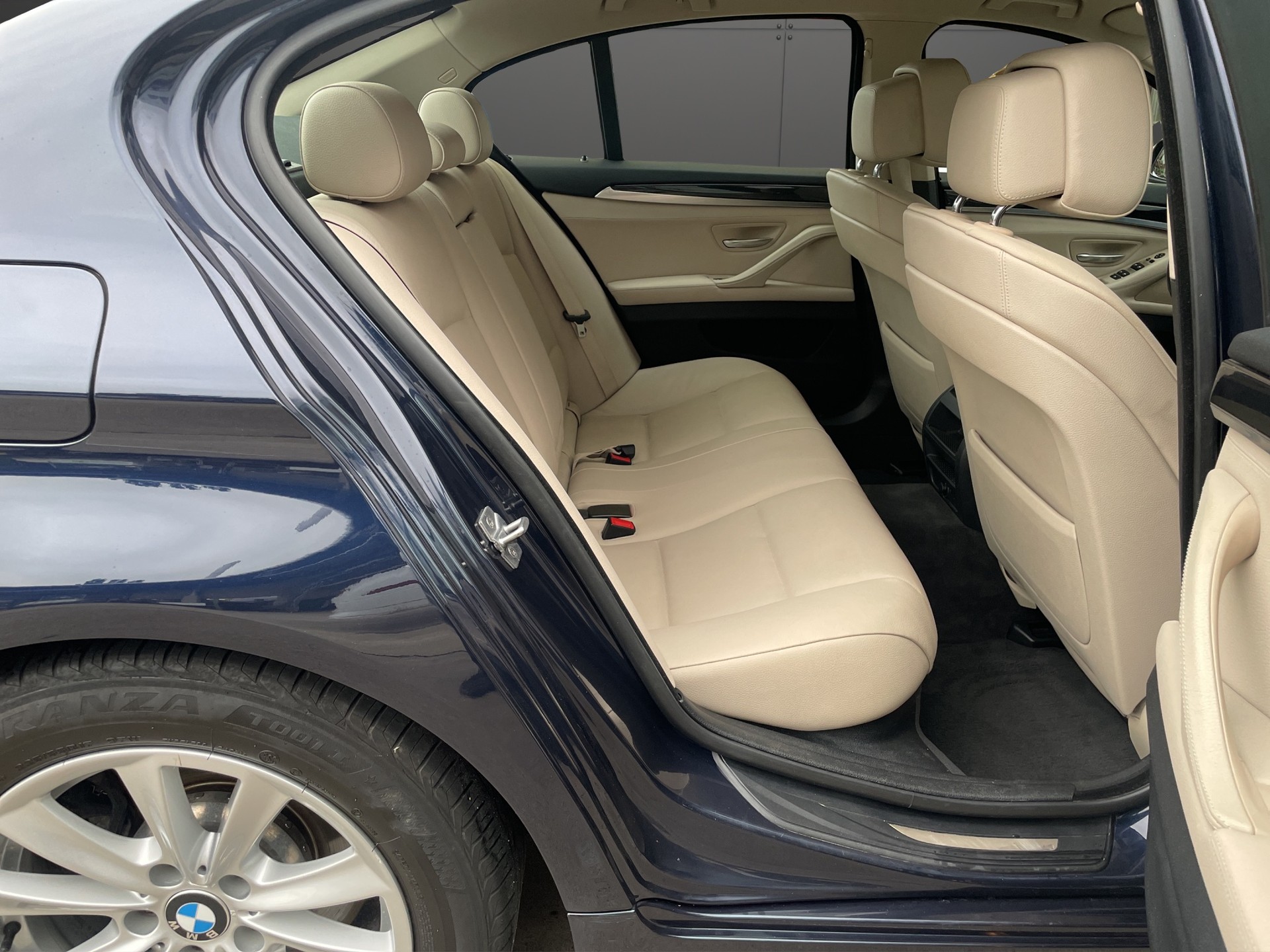 BMW 528i xDrive Steptronic-image-8