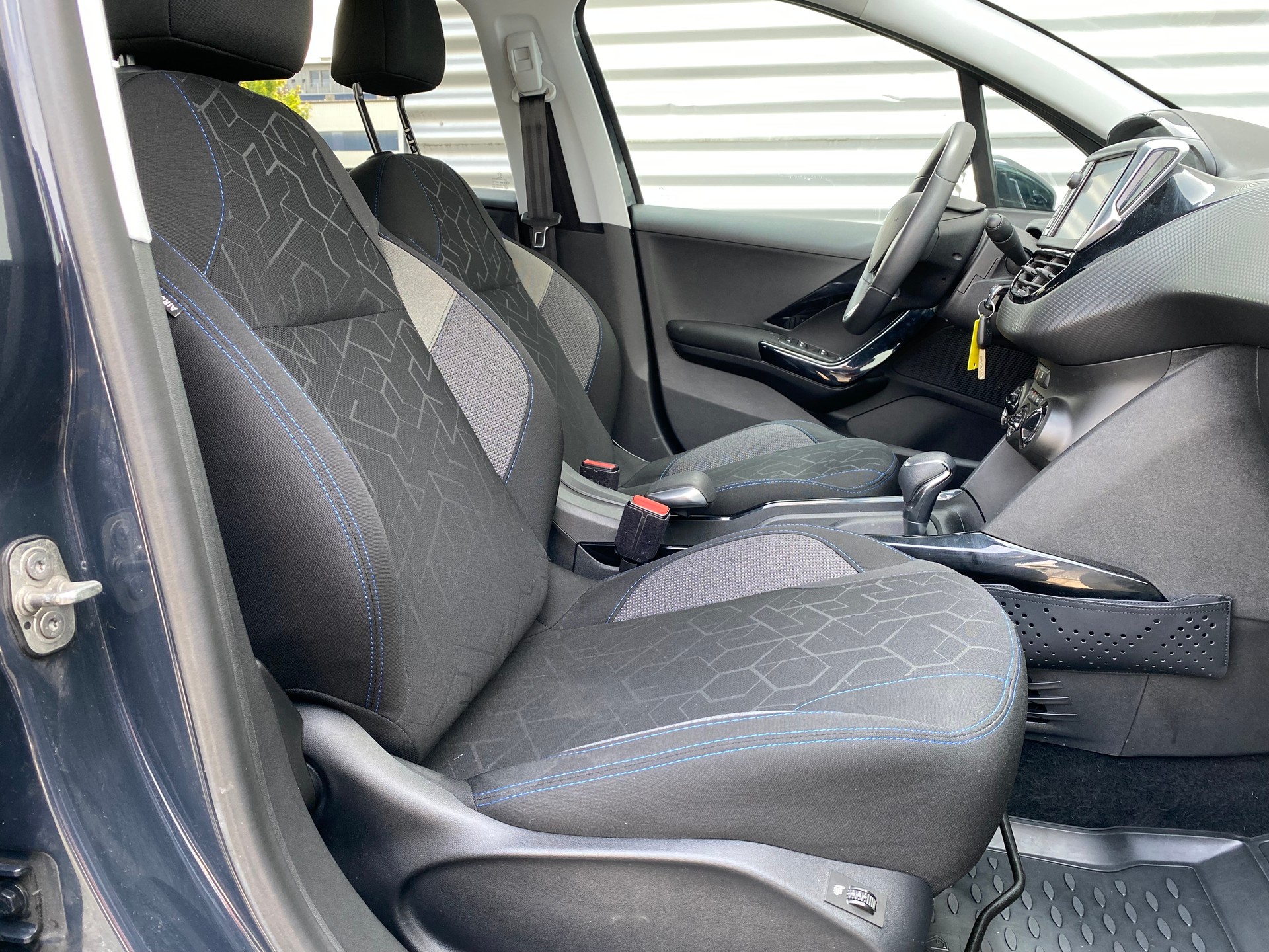 PEUGEOT 2008 1.2 PureTech Signture Frisch ab MFK und Service (Juni 2025) Automat-image-11