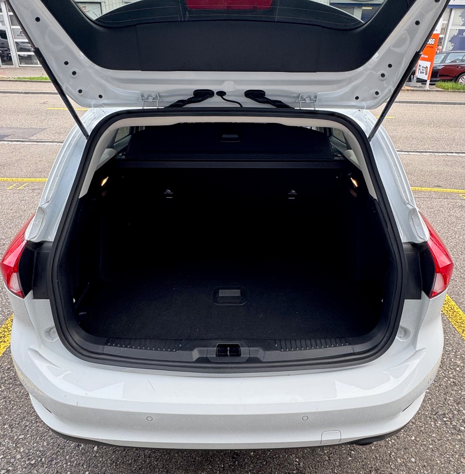 FORD Focus 1.0 SCTi Cool Connect Automatic-image-8
