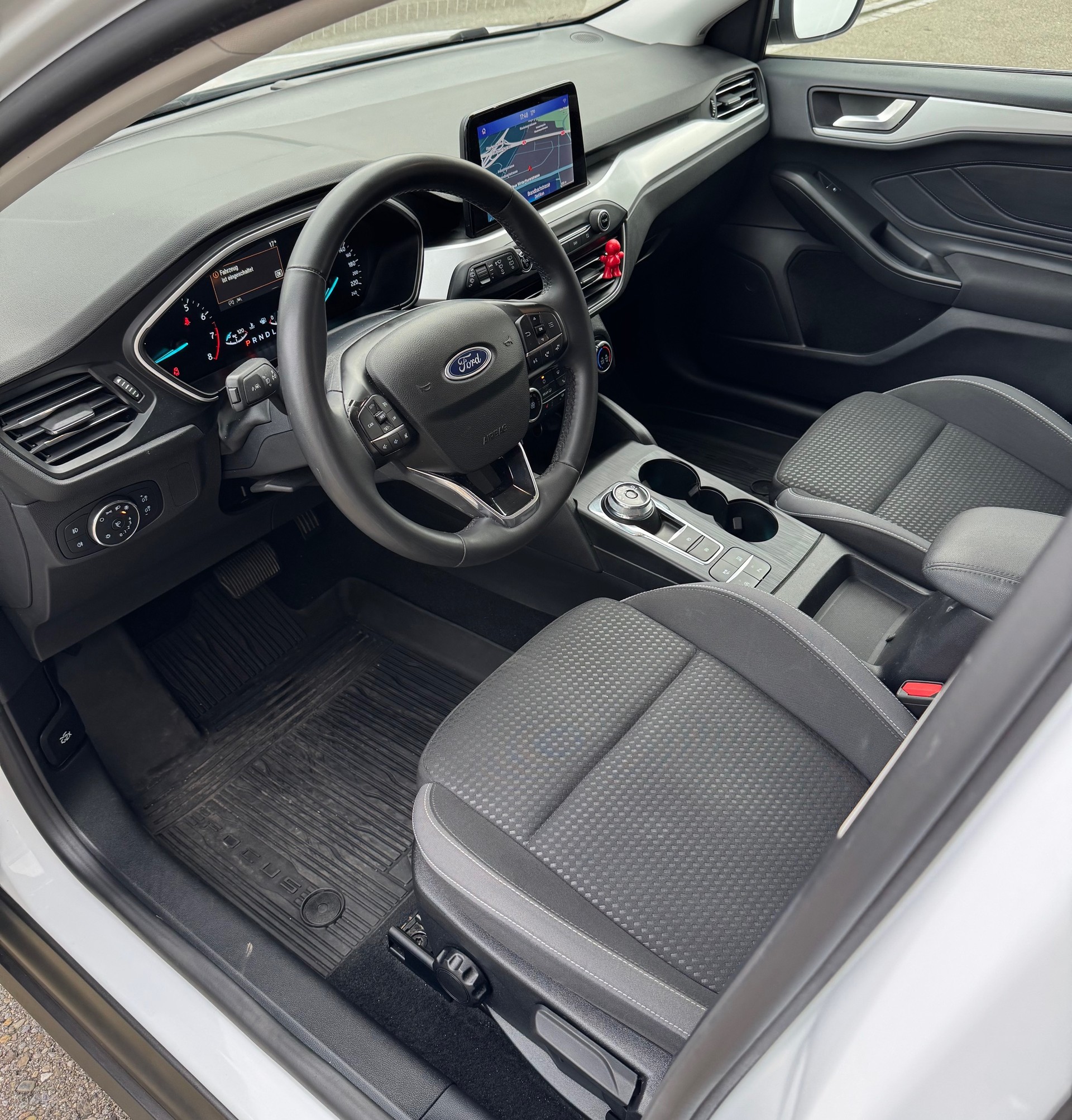 FORD Focus 1.0 SCTi Cool Connect Automatic-image-13