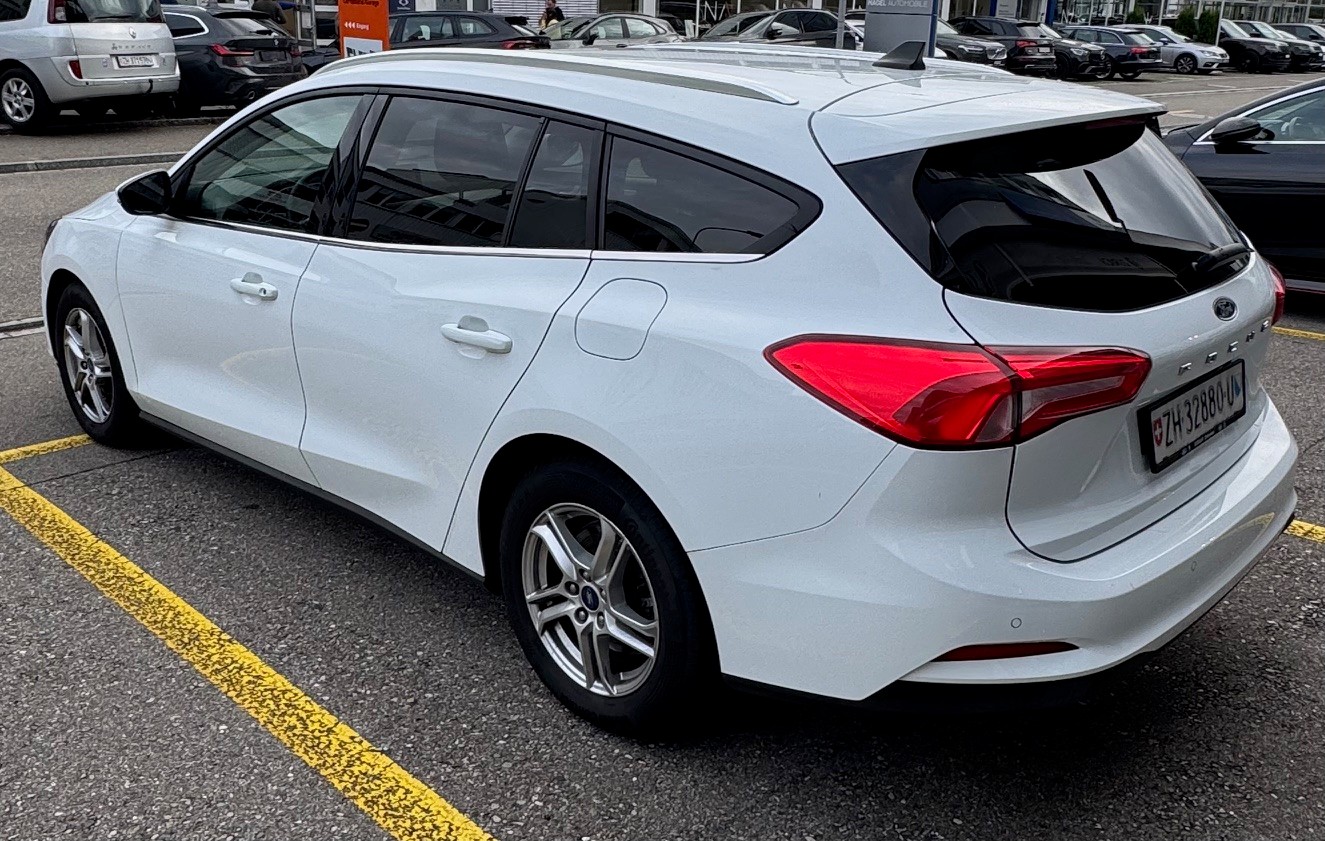 FORD Focus 1.0 SCTi Cool Connect Automatic-image-6