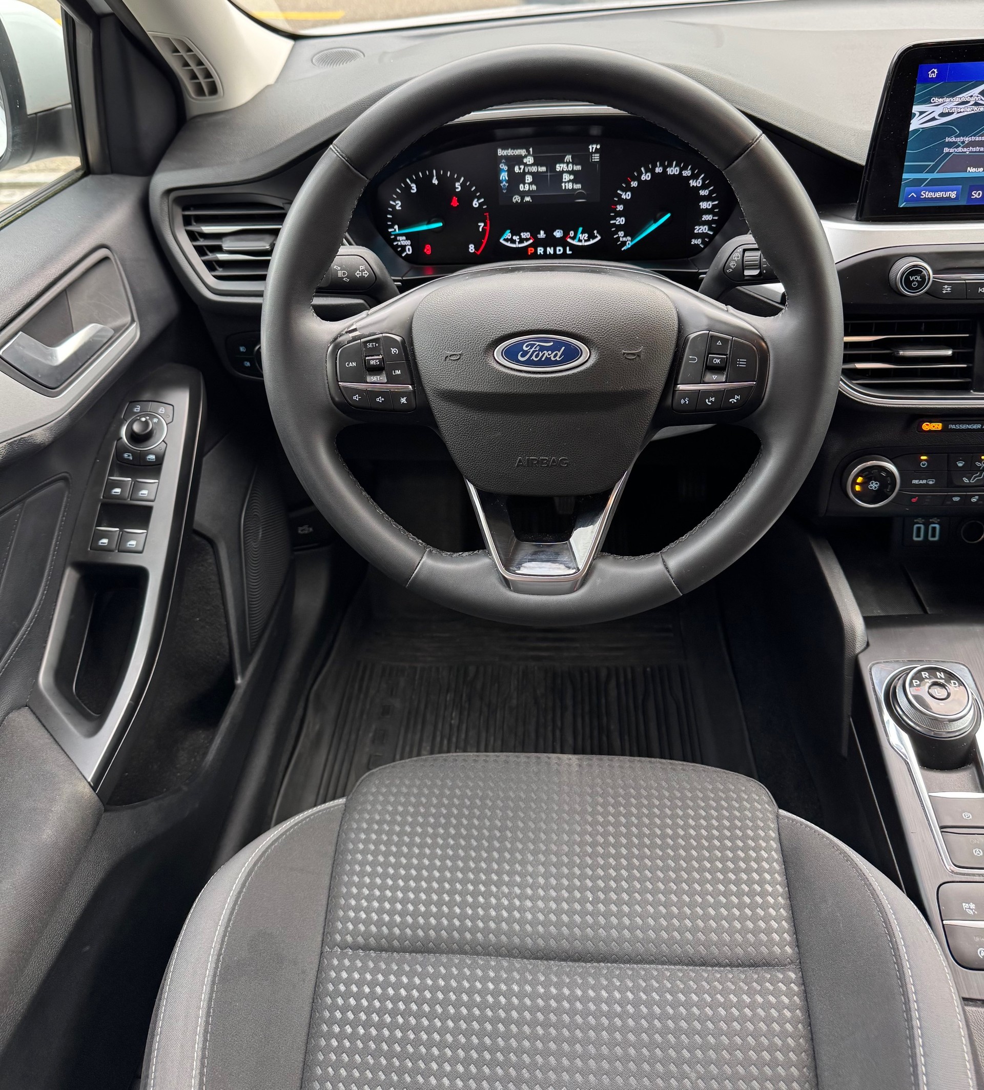 FORD Focus 1.0 SCTi Cool Connect Automatic-image-12