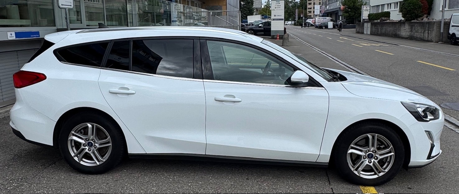 FORD Focus 1.0 SCTi Cool Connect Automatic-image-3