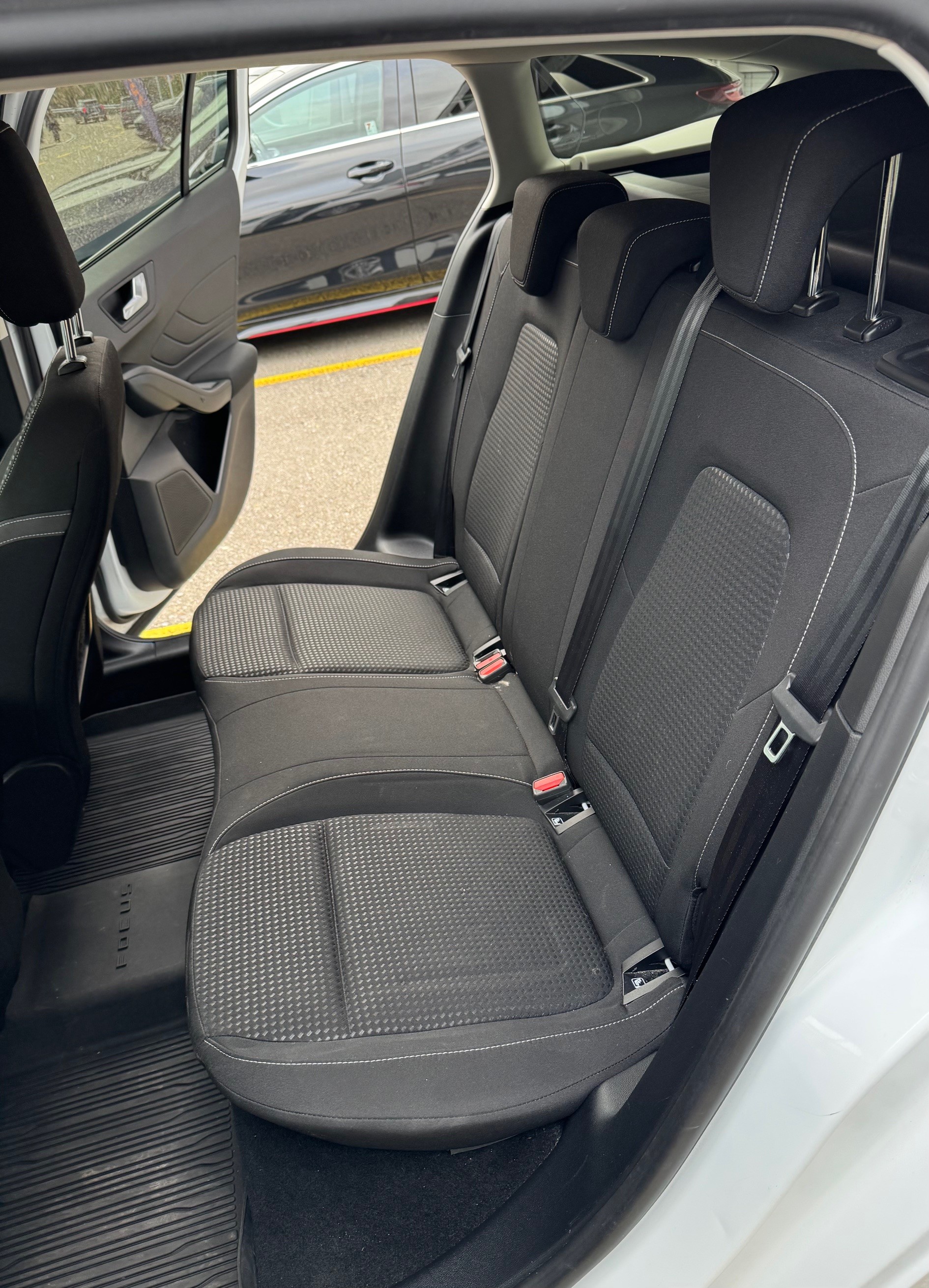 FORD Focus 1.0 SCTi Cool Connect Automatic-image-9