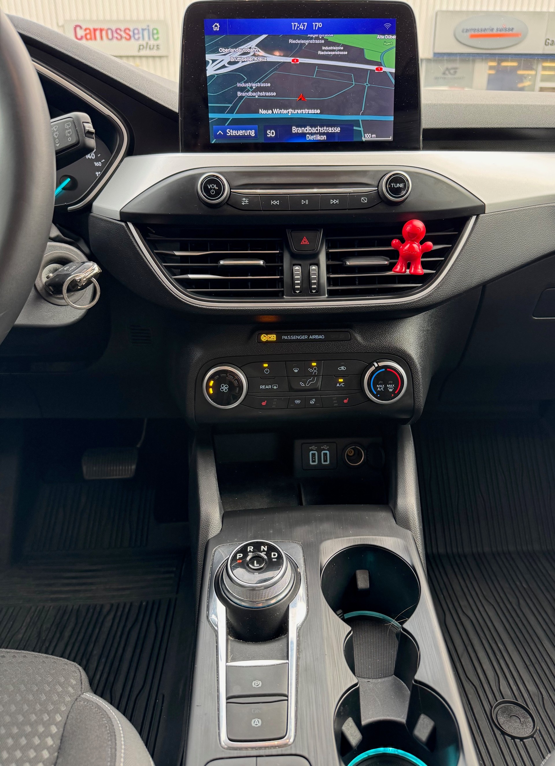 FORD Focus 1.0 SCTi Cool Connect Automatic-image-11