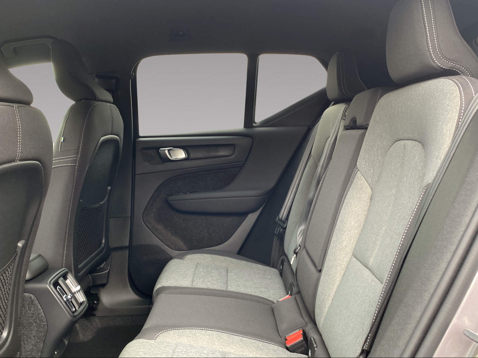 VOLVO XC40 2.0 B3 MH XCITE-image-9