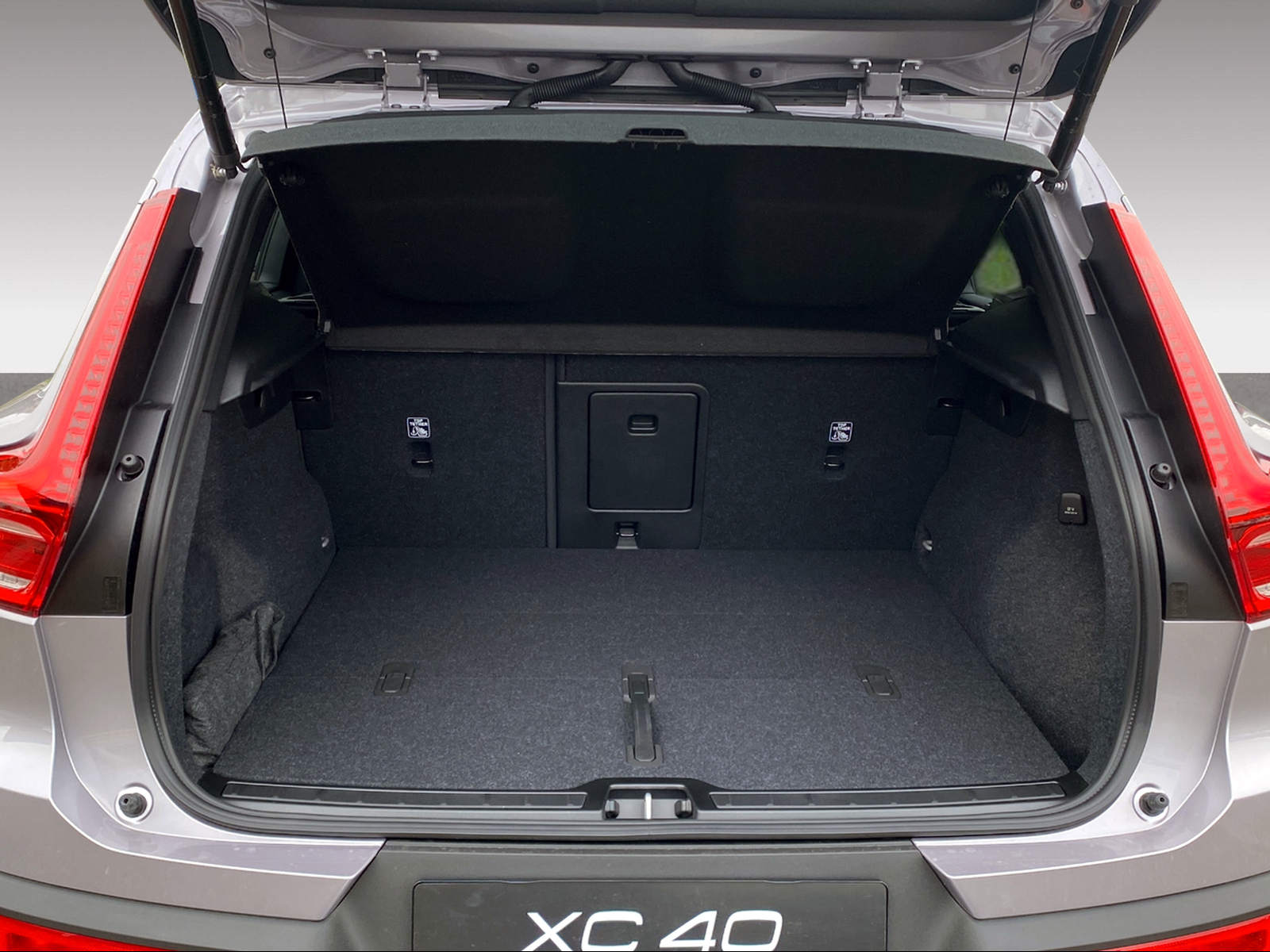 VOLVO XC40 2.0 B3 MH XCITE-image-15