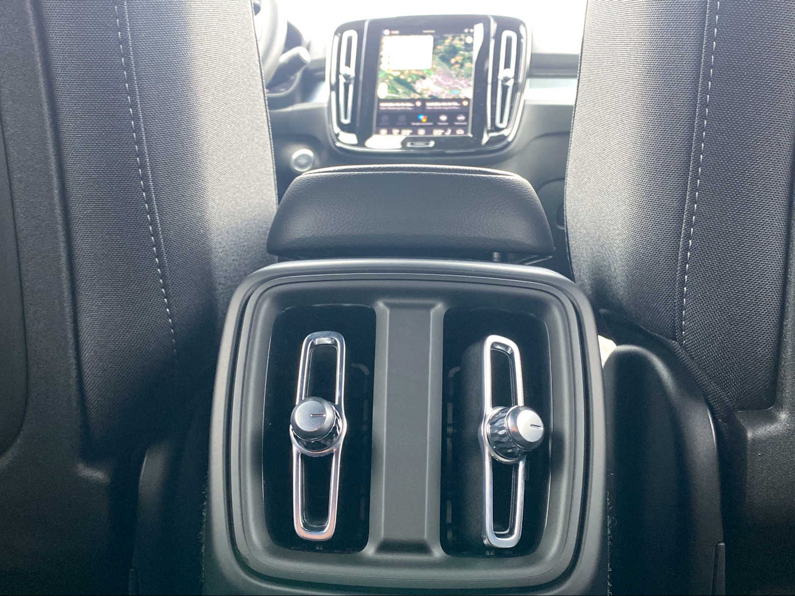 VOLVO XC40 2.0 B3 MH XCITE-image-10
