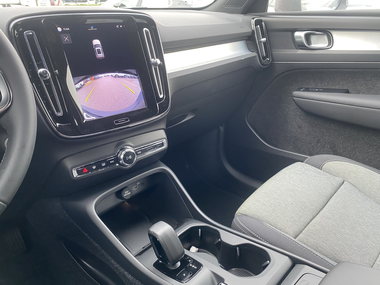 VOLVO XC40 2.0 B3 MH XCITE-image-12