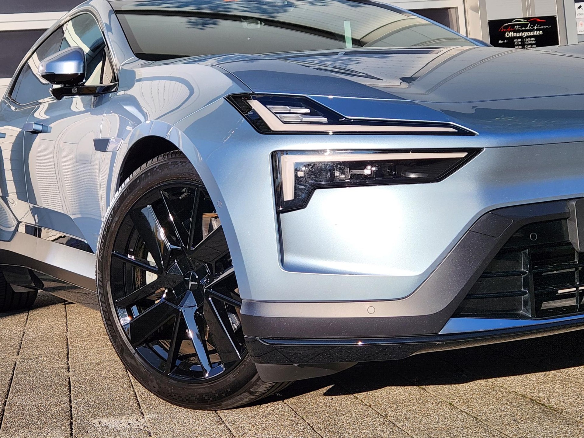POLESTAR Polestar 4 Long Range Single 100kWh ** GRATIS SERVICE -PILOT PAKET -21 ZOLL -PANORAMA -ASSIS.PAKET -GARANTIE BIS 04.2032-showroom-element-3