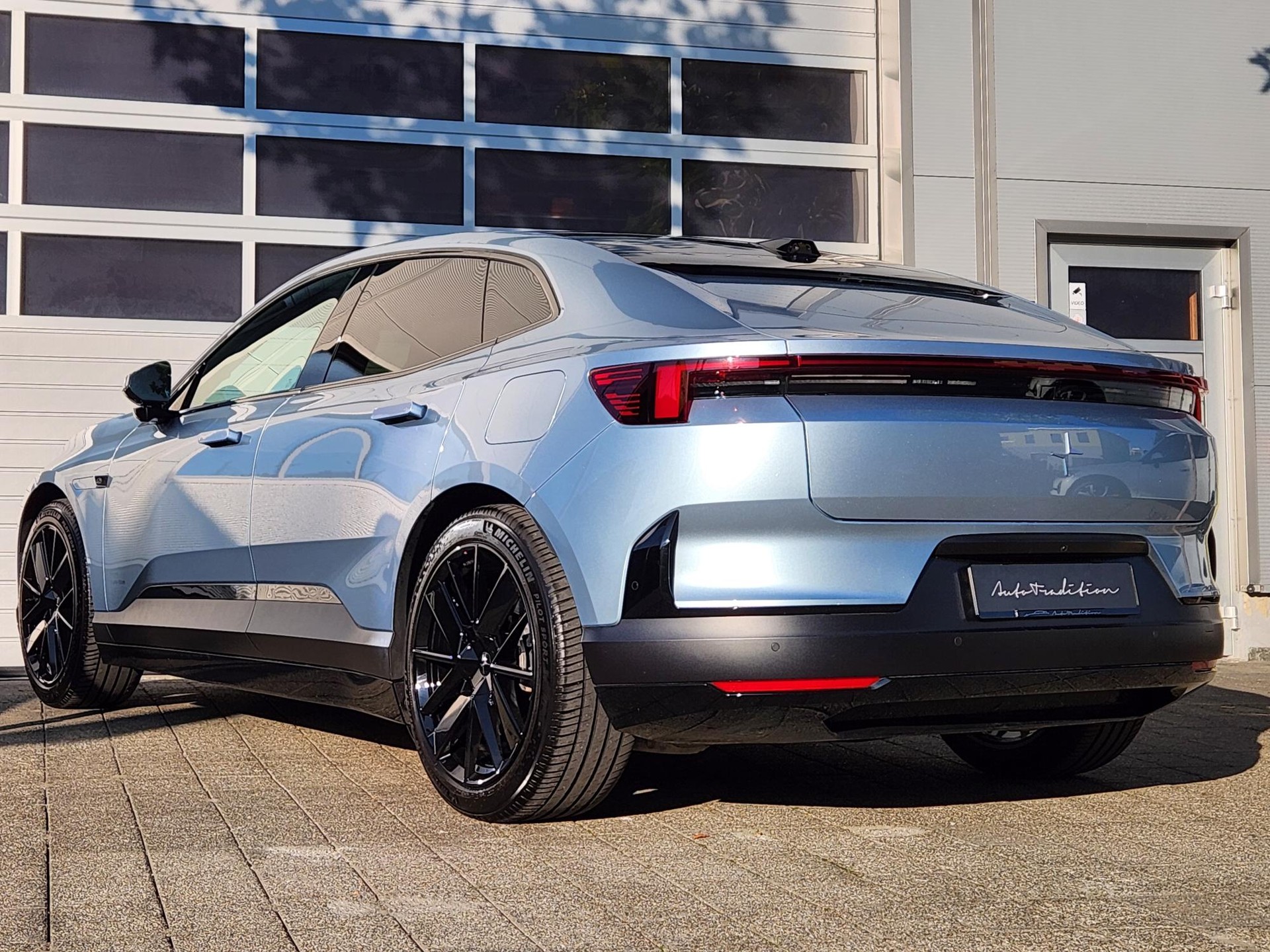 POLESTAR Polestar 4 Long Range Single 100kWh ** GRATIS SERVICE -PILOT PAKET -21 ZOLL -PANORAMA -ASSIS.PAKET -GARANTIE BIS 04.2032-showroom-element-1