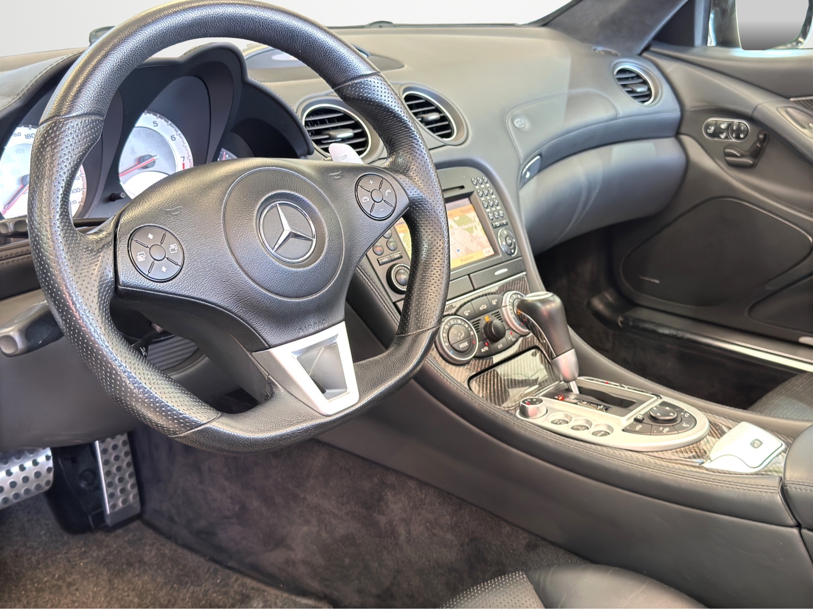 MERCEDES-BENZ SL 63 AMG Speedshift MCT-image-11