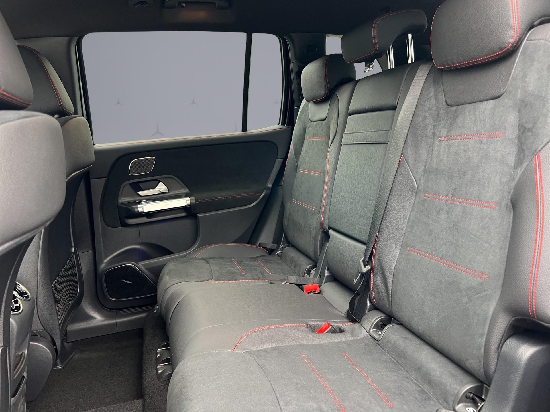 MERCEDES-BENZ GLB 250 AMG Line 4matic-image-8