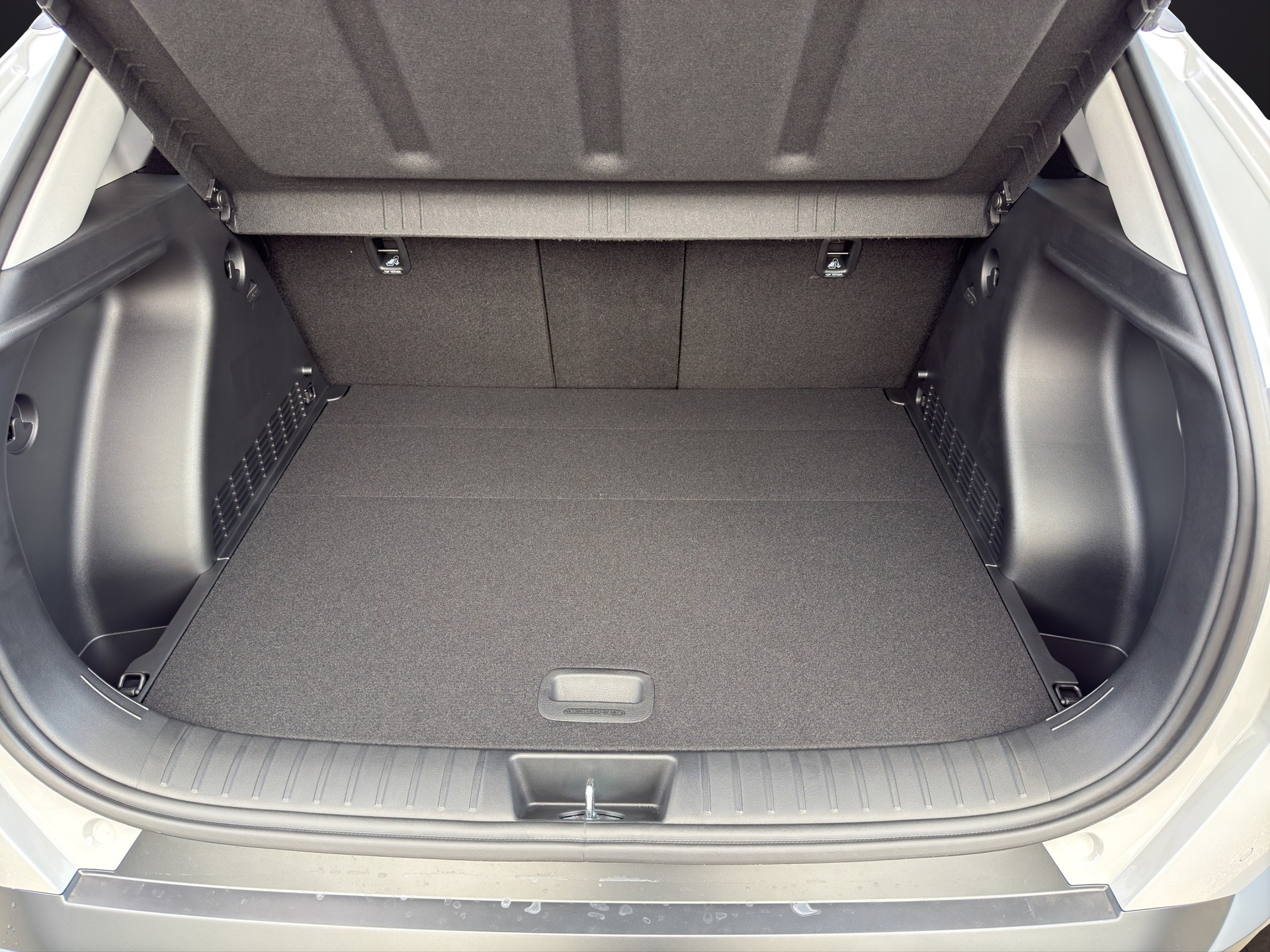 HYUNDAI Kona 1.6 GDi HEV Amplia DCT-image-16