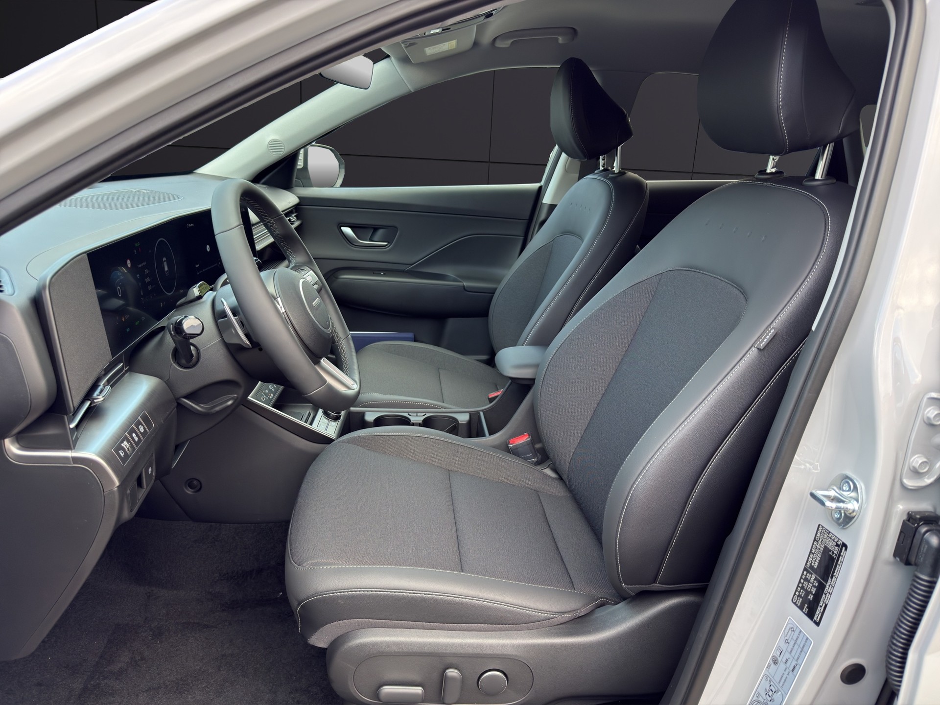 HYUNDAI Kona 1.6 GDi HEV Amplia DCT-image-14