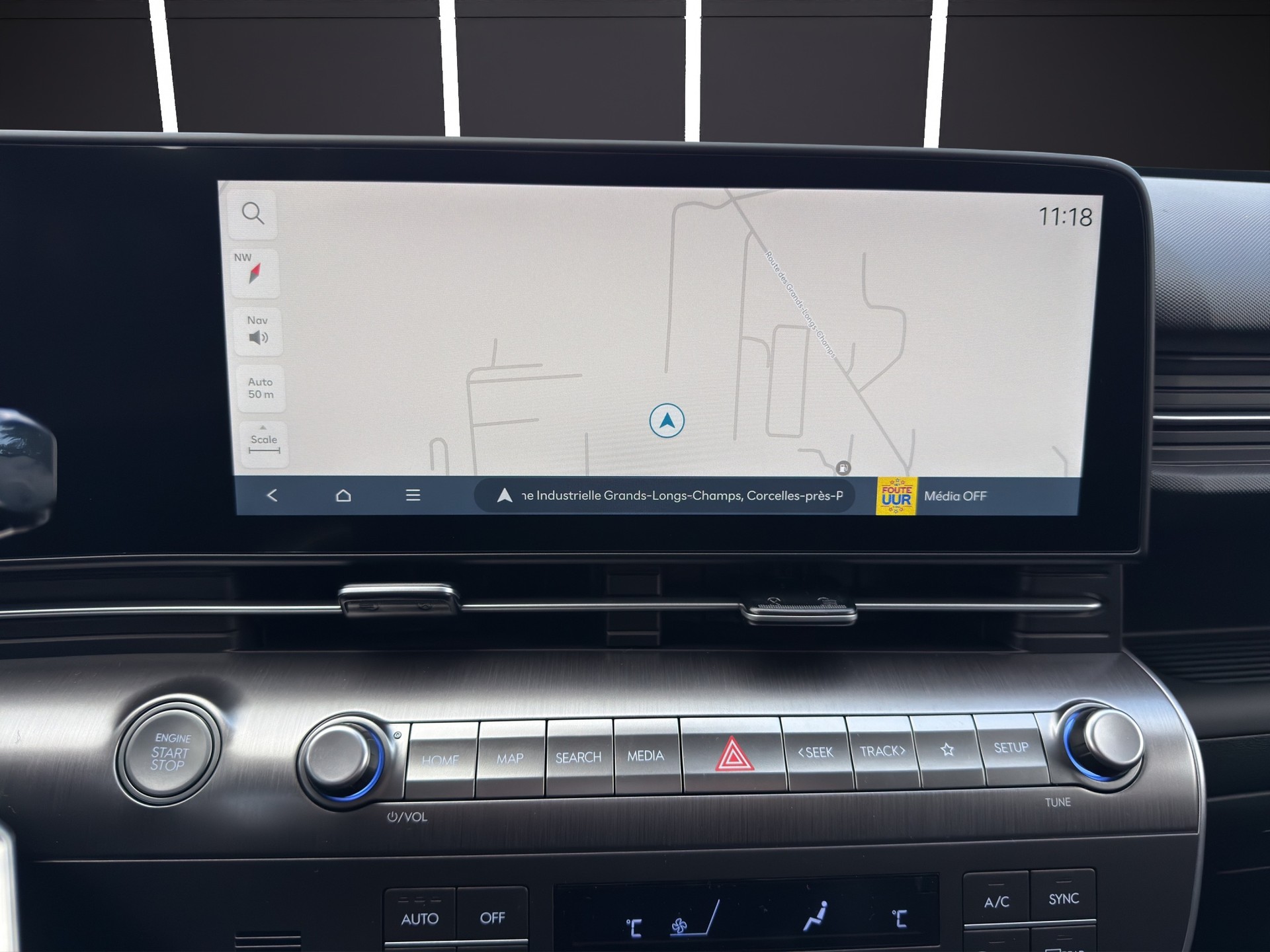 HYUNDAI Kona 1.6 GDi HEV Amplia DCT-image-12