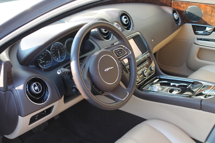 JAGUAR XJ 3.0d V6 Premium Luxury Automatic-showroom-element-3