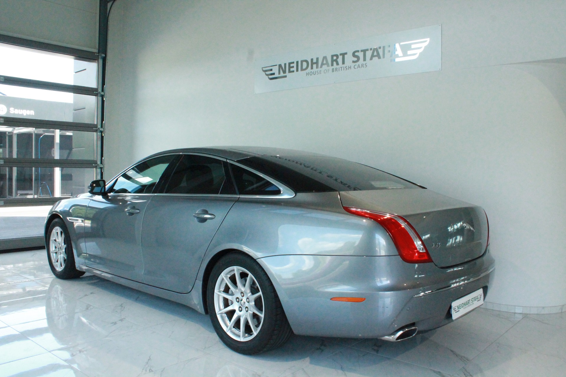 JAGUAR XJ 3.0d V6 Premium Luxury Automatic-showroom-element-1