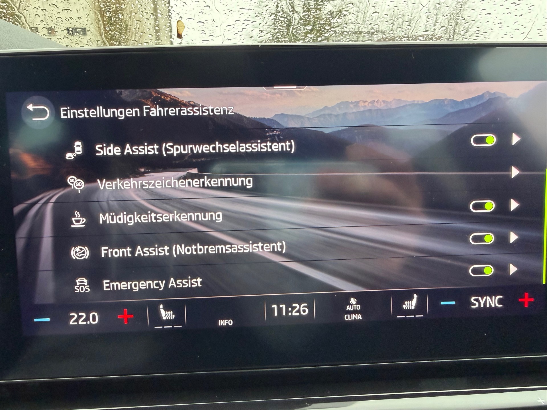 SKODA Octavia Combi 2.0 TSI DSG RS-image-15