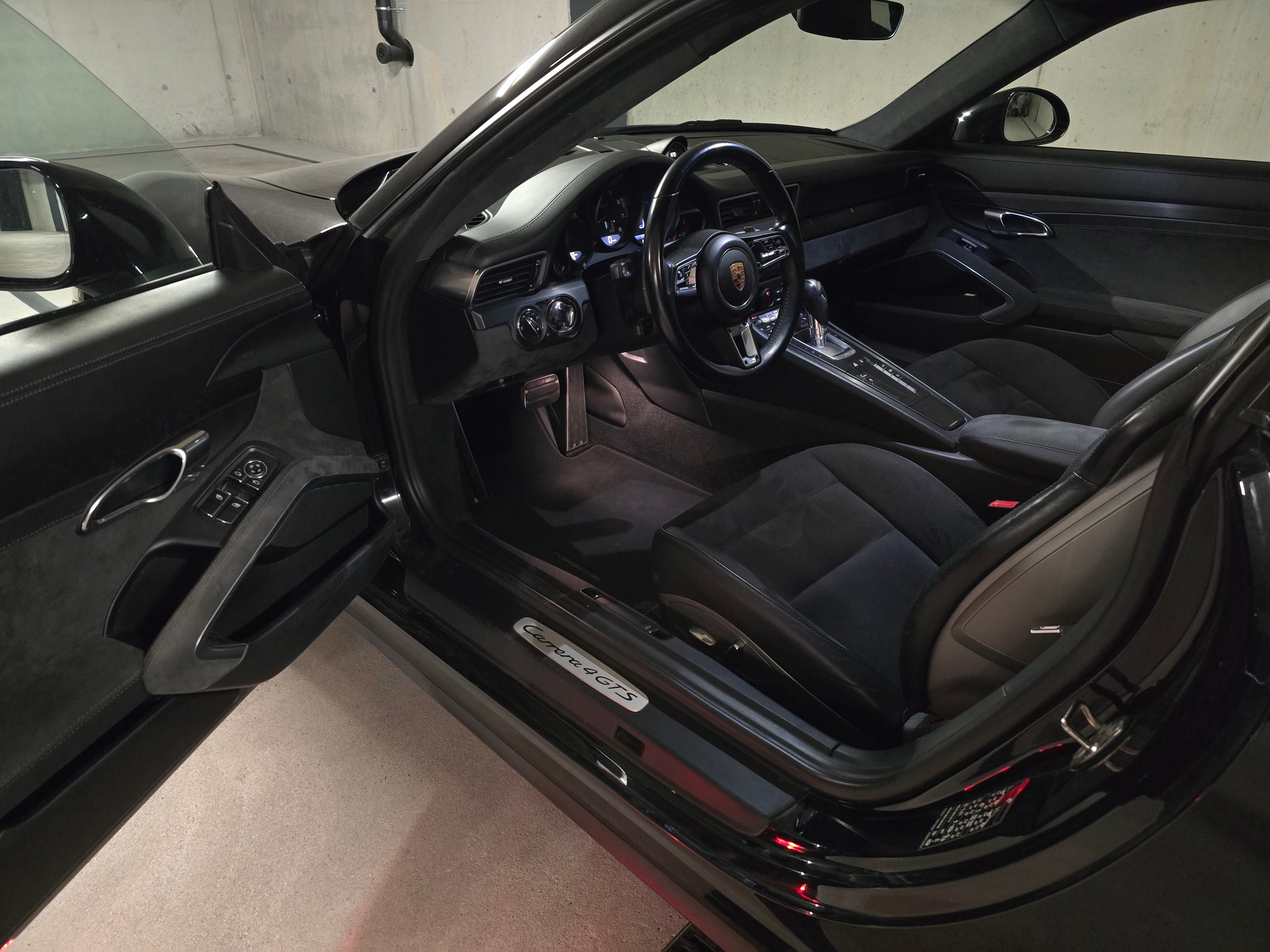 PORSCHE 911 Carrera 4 GTS PDK-image-6
