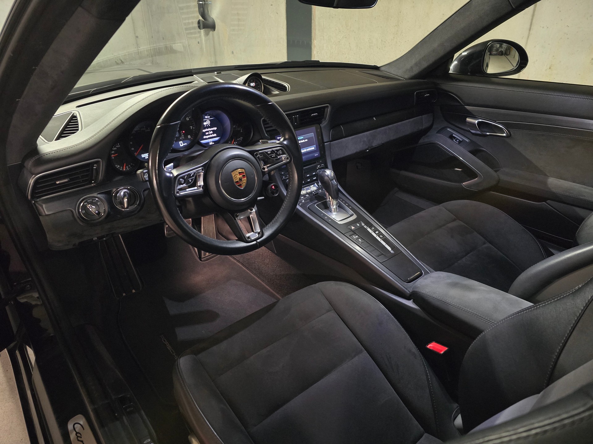 PORSCHE 911 Carrera 4 GTS PDK-image-8