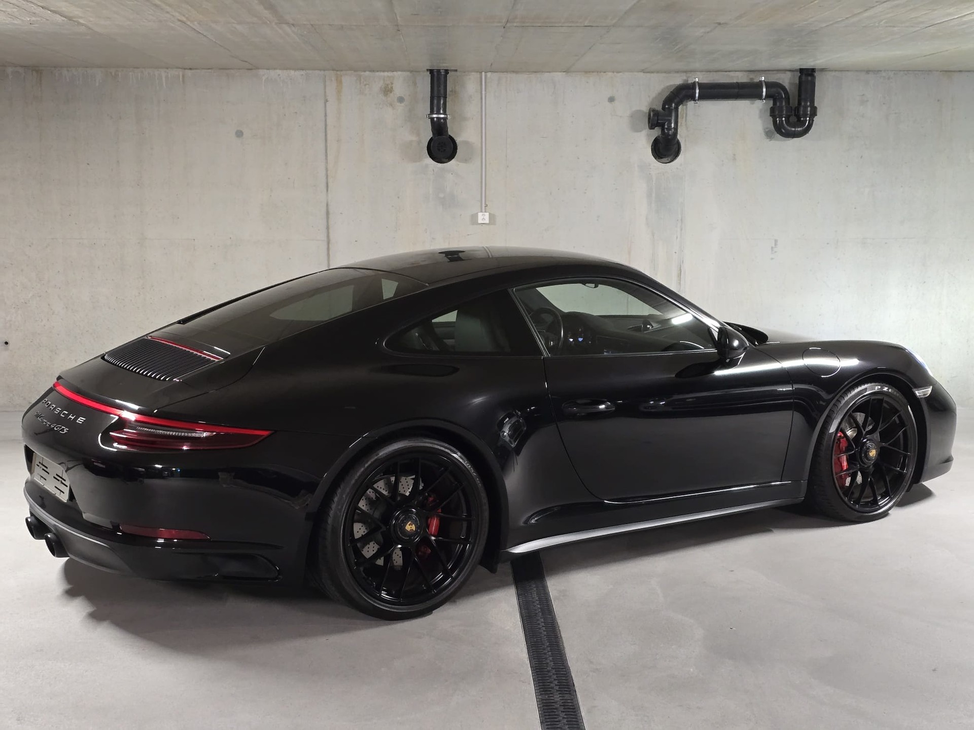 PORSCHE 911 Carrera 4 GTS PDK-image-4