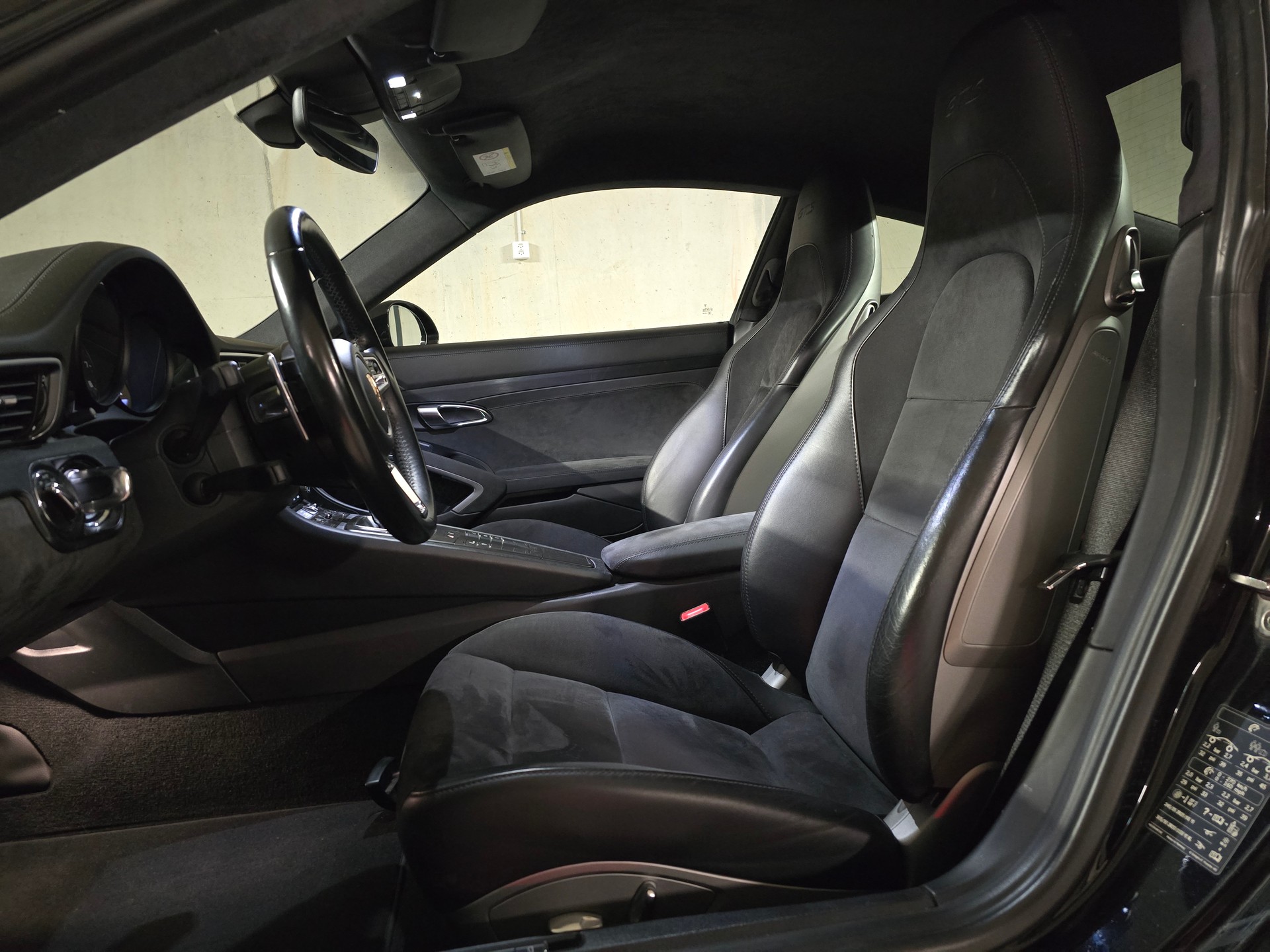 PORSCHE 911 Carrera 4 GTS PDK-image-7