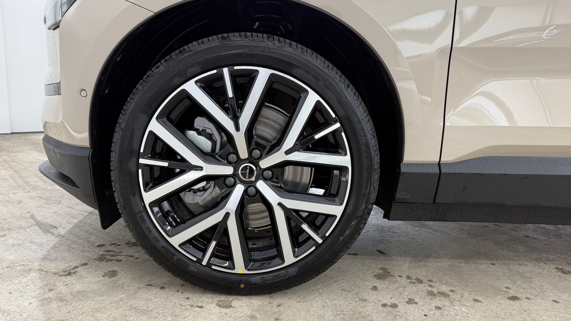 VOLVO EX 30 E60 Twin Ultra Performanc-image-7