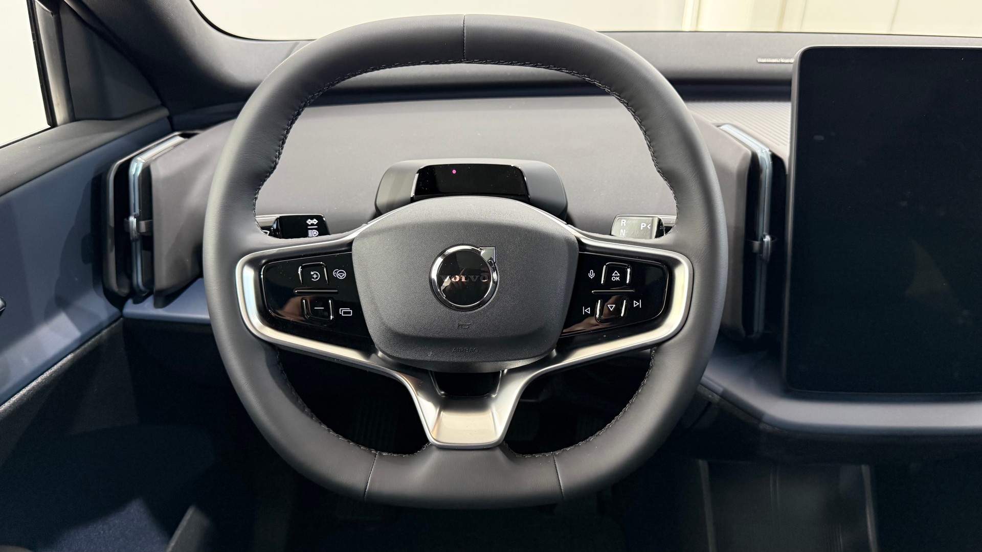 VOLVO EX 30 E60 Twin Ultra Performanc-image-13