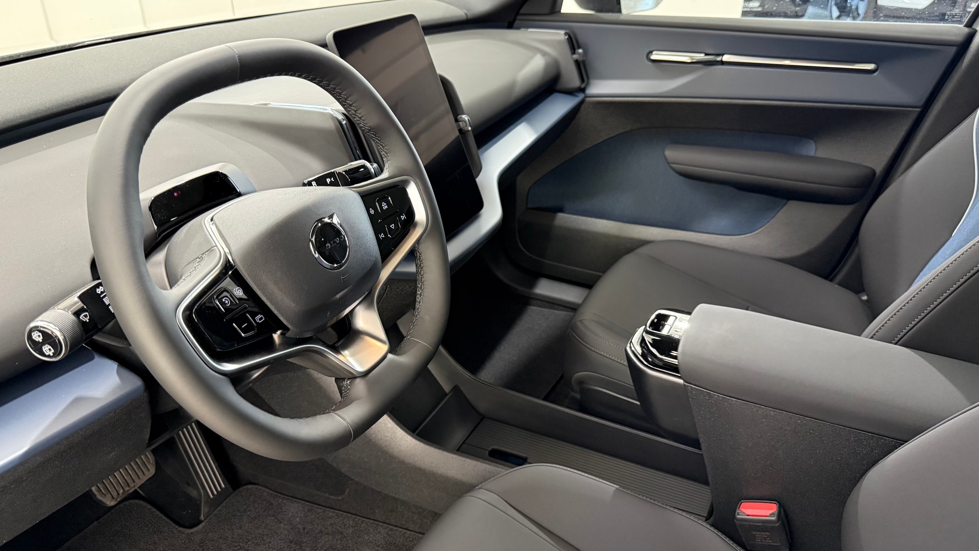VOLVO EX 30 E60 Twin Ultra Performanc-image-3