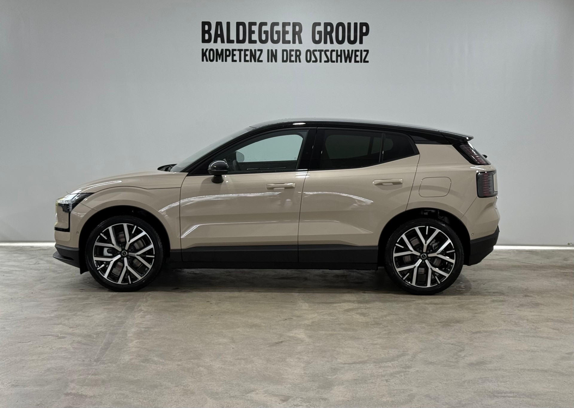 VOLVO EX 30 E60 Twin Ultra Performanc-image-1