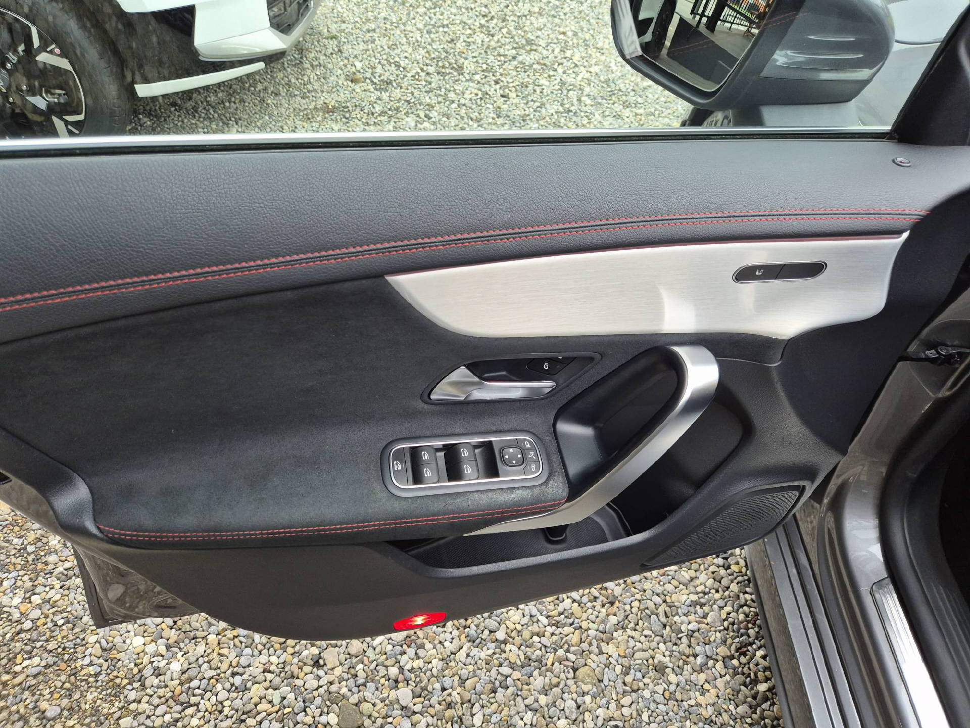 MERCEDES-BENZ CLA 250 AMG Line 4matic Shooting Brake-image-15