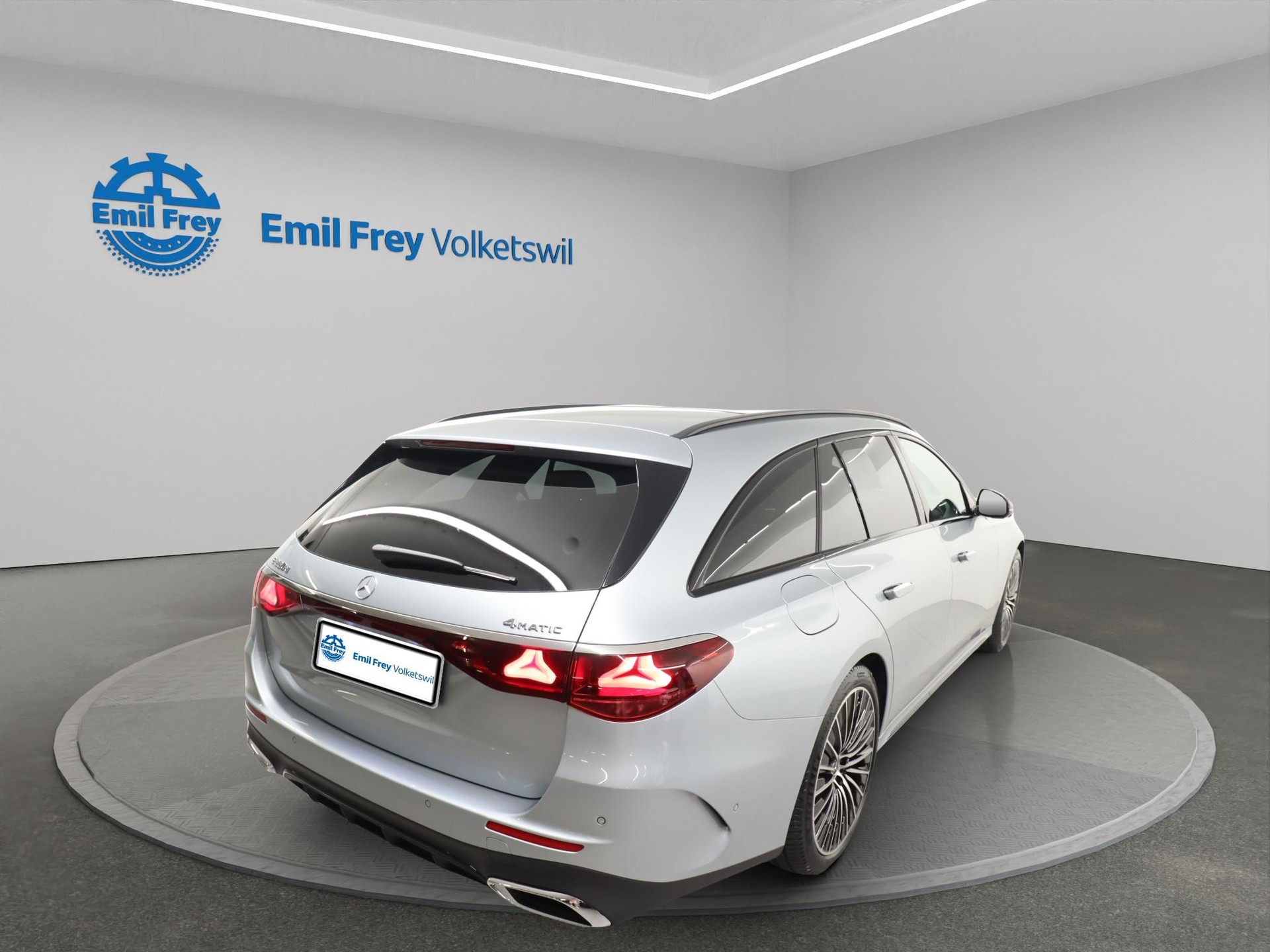 MERCEDES-BENZ E 220 d AMG Line 4Matic T-Modell-image-2
