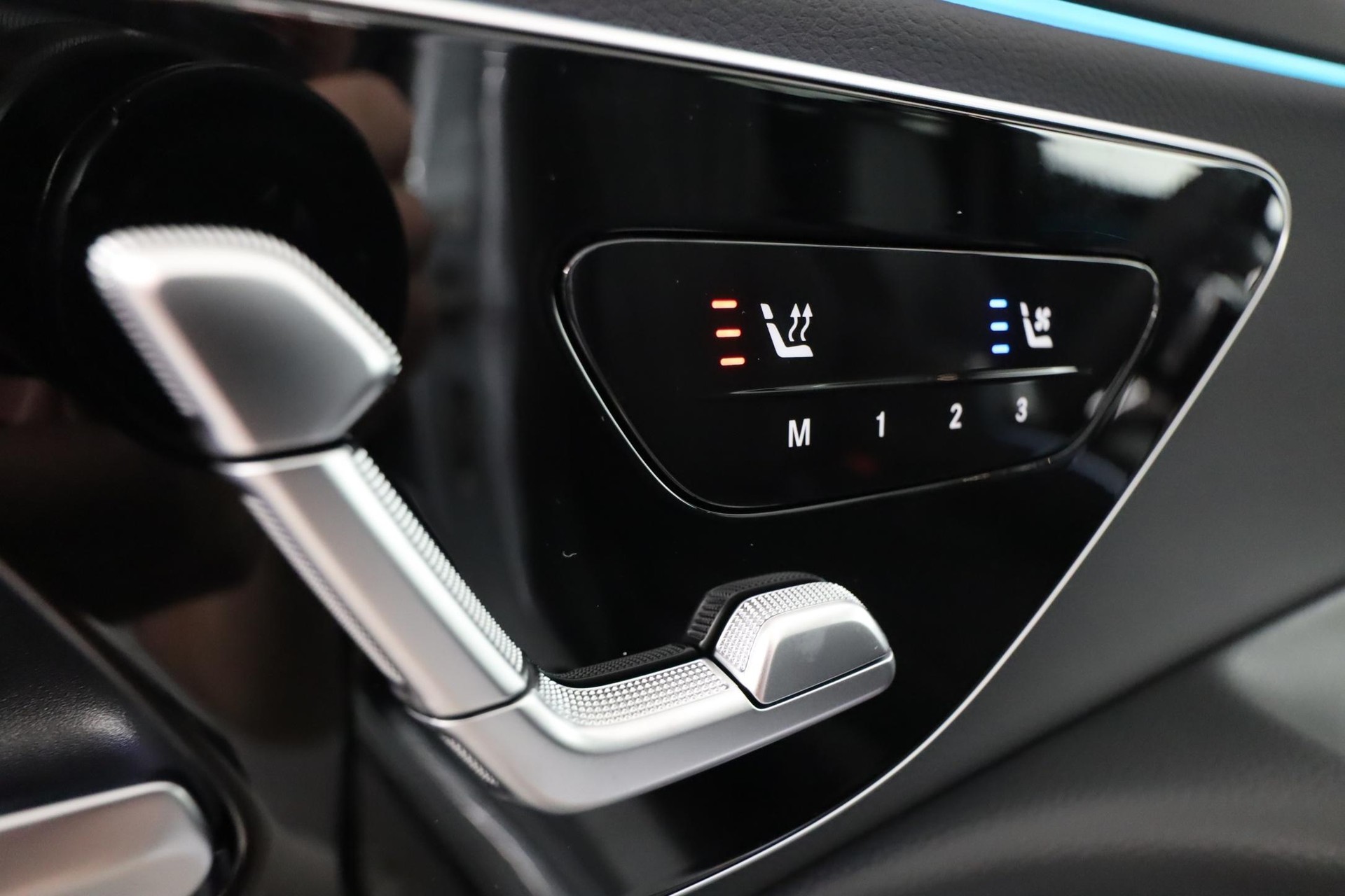 MERCEDES-BENZ E 220 d AMG Line 4Matic T-Modell-image-11