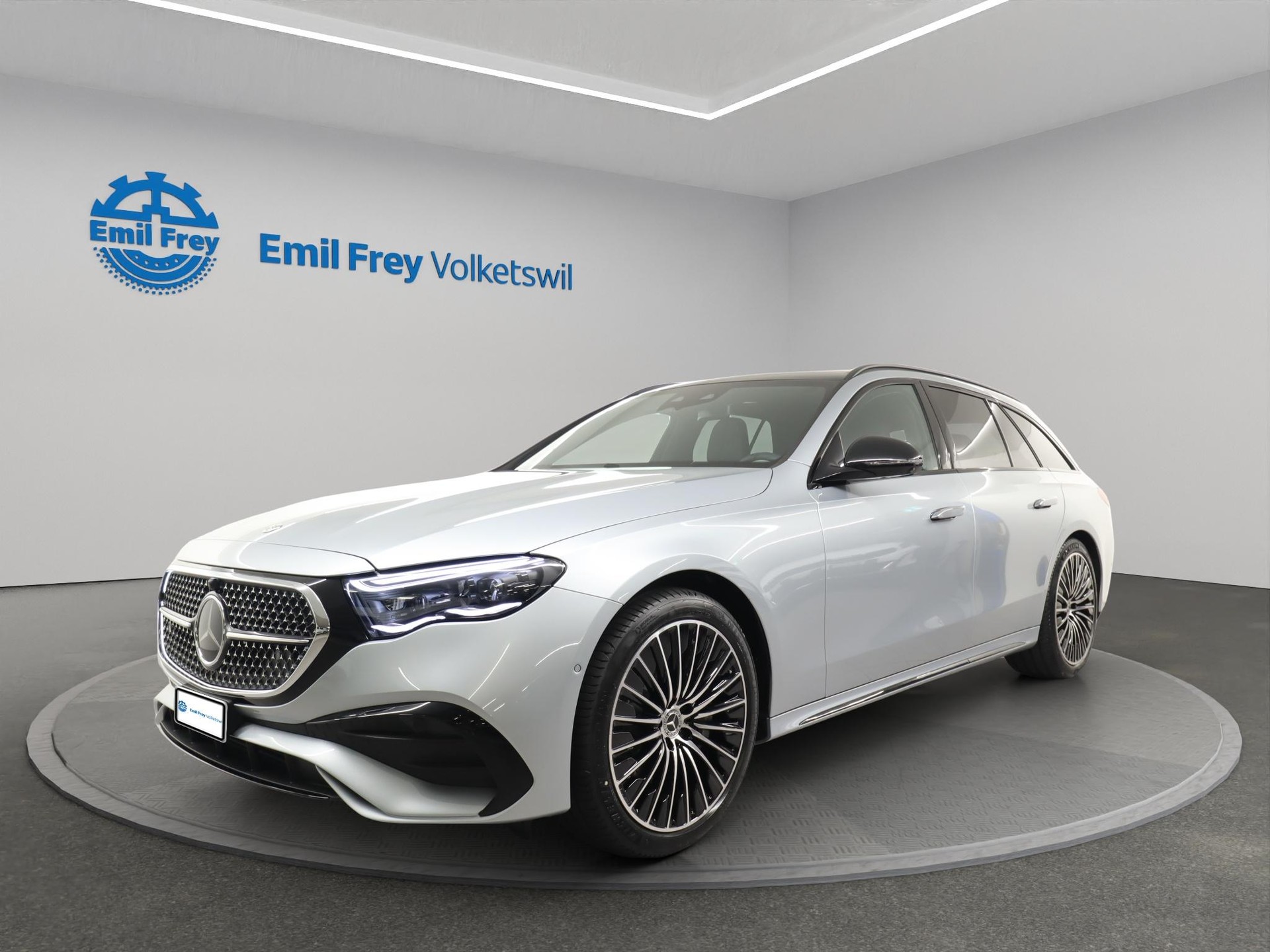MERCEDES-BENZ E 220 d AMG Line 4Matic T-Modell-image-0