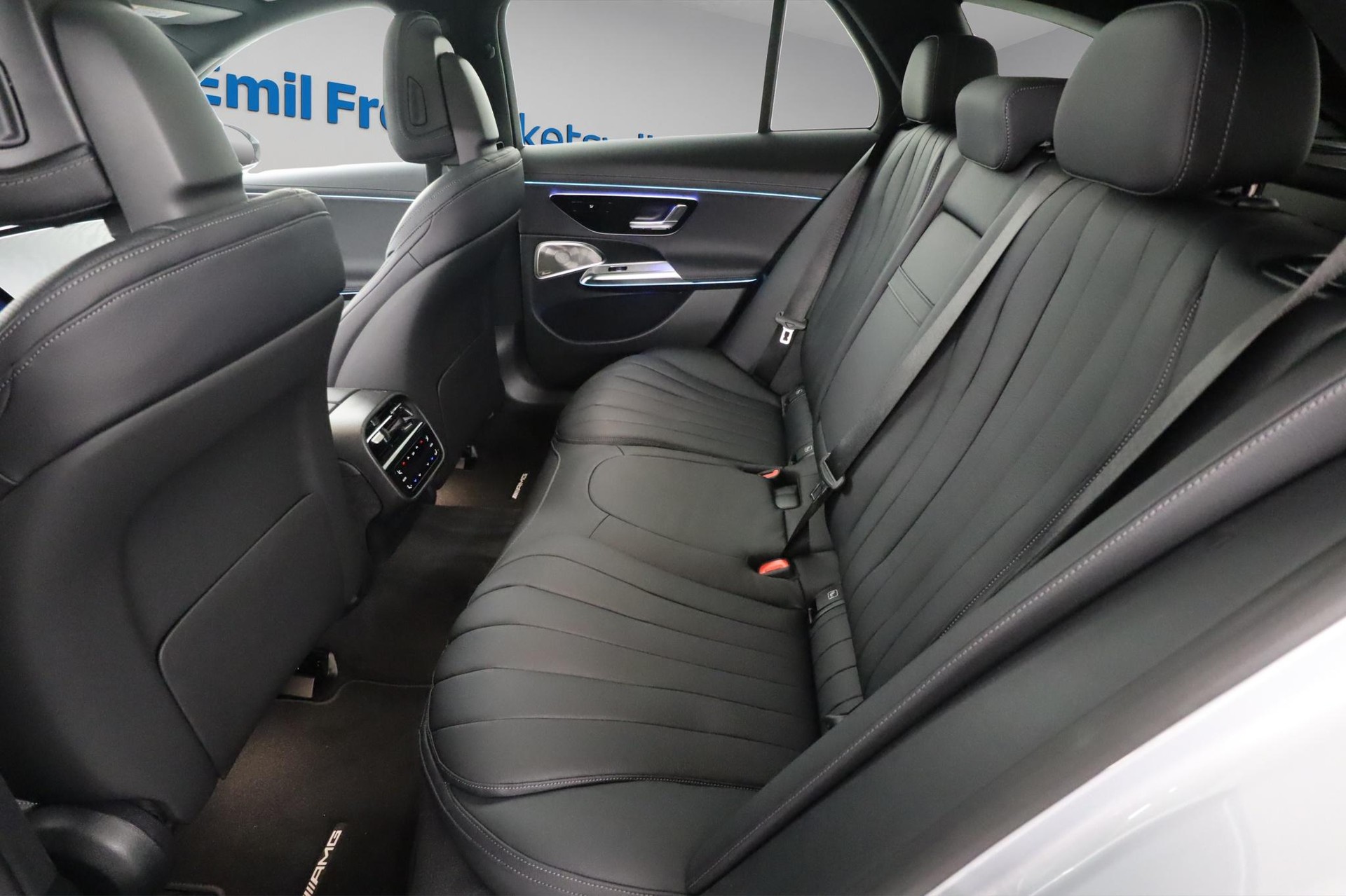MERCEDES-BENZ E 220 d AMG Line 4Matic T-Modell-image-7
